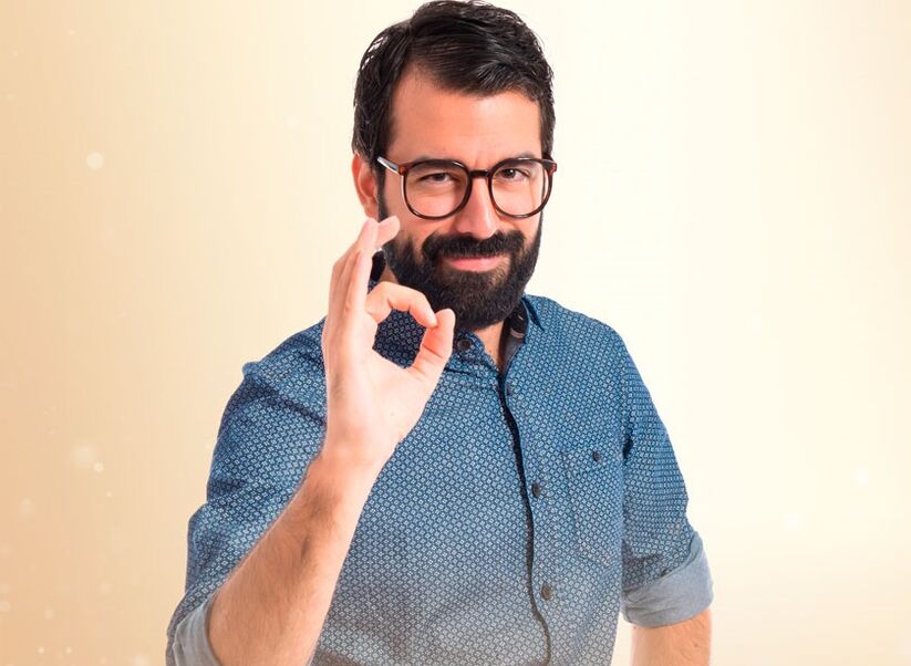 muškarac je zadovoljan povećanjem penisa sodom